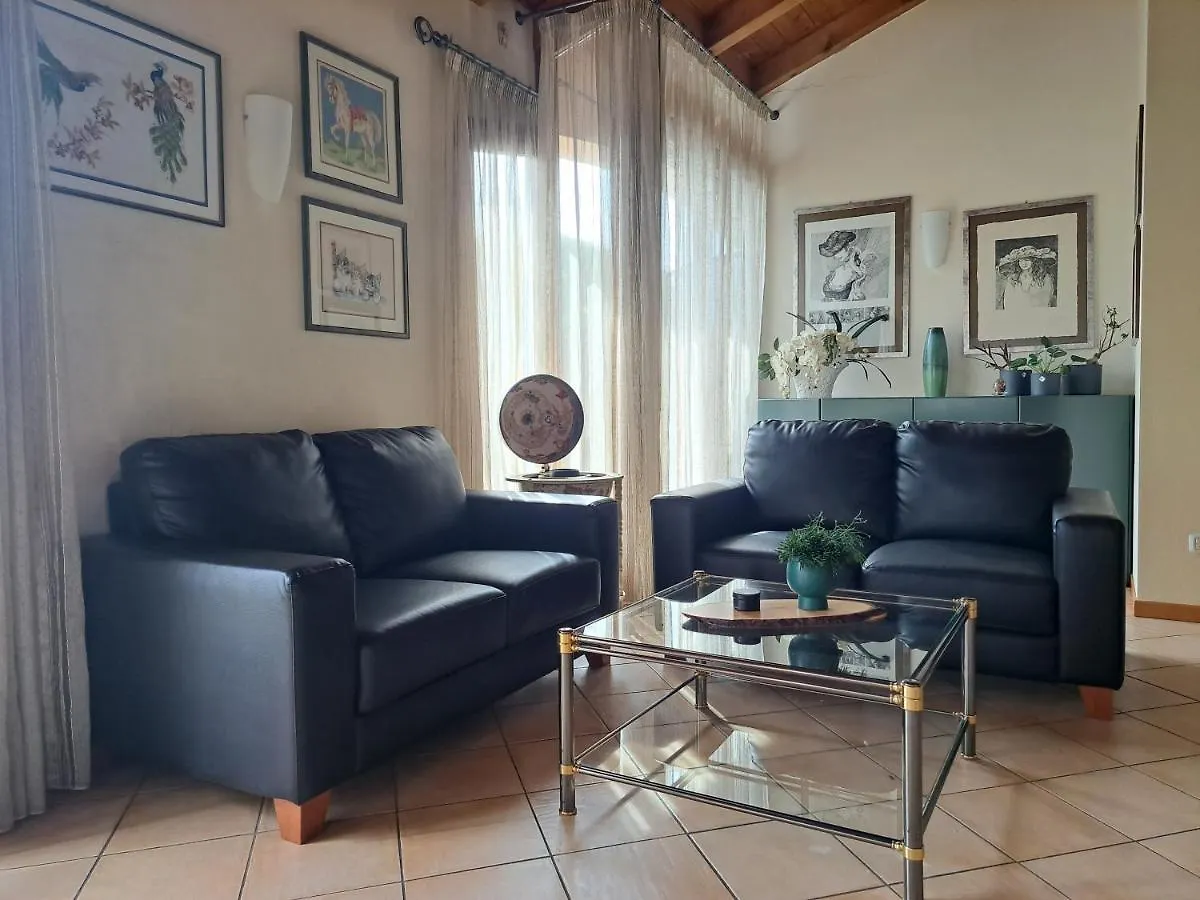 Apartment Lotus, Appartamento Con Soppalco A Caprino Veronese Italy